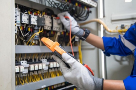 Quand faire appel à un service de dépannage électrique professionnel ?