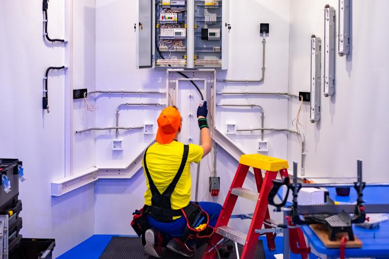 Pourquoi faire appel à un électricien qualifié IRVE pour votre installation ?